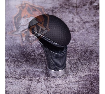 Универсальная Универсальная ручка кпп FT перфорированная кожа/карбон кпп Момо на 5 передач кожа (черная)