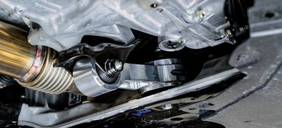  Кріплення та елементи двигуна 